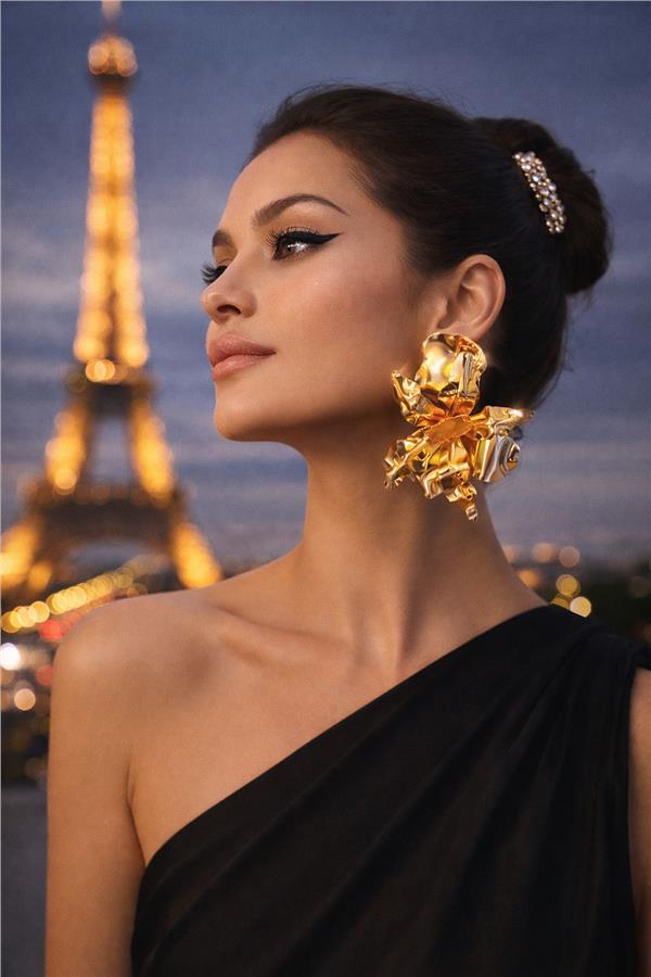 Maisie Gold Rengi Metal Çiçek Figürü Küpe